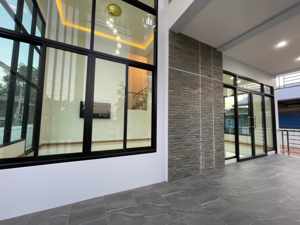 สไตล์โมเดิร์นบ้านพักอาศัย 1 ชั้นครึ่ง 3 ห้องนอน 3 ห้องน้ำ