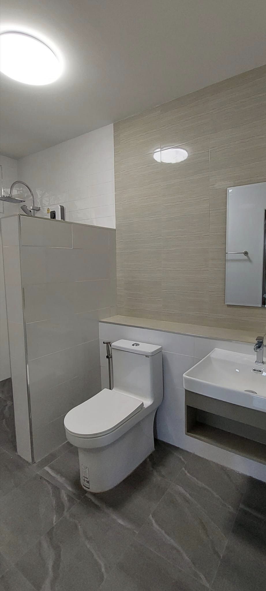 บ้านพักอาศัยสไตล์ปั้นหยา 3 ห้องนอน และสวนเรียบๆ โล่งๆ