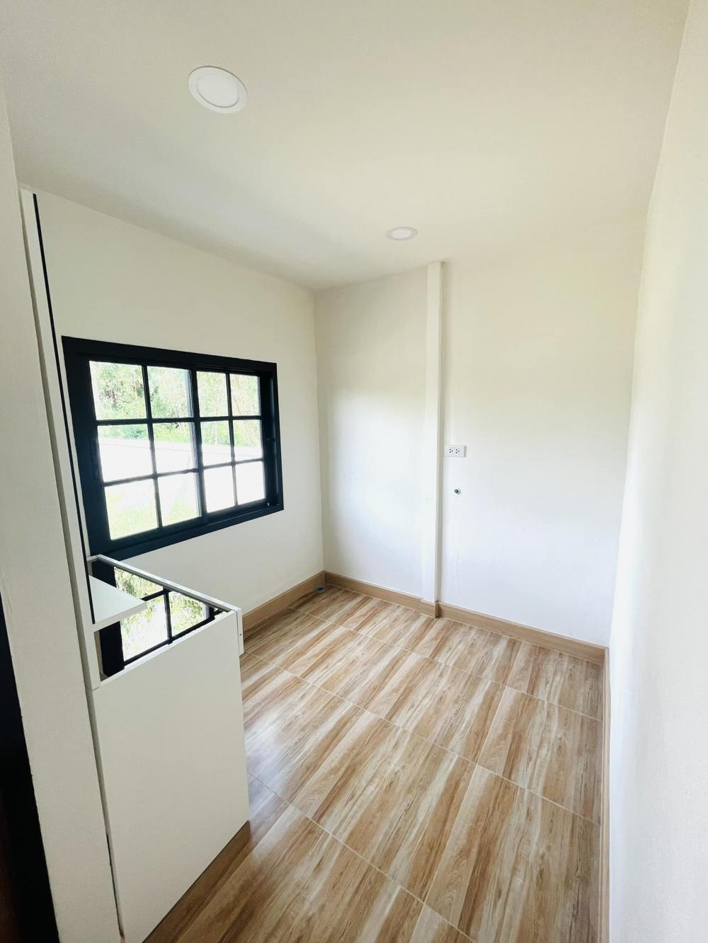 บ้านพักอาศัยสไลต์มินิมอลโทนขาว งบประมาณ 5.5 แสนบาท