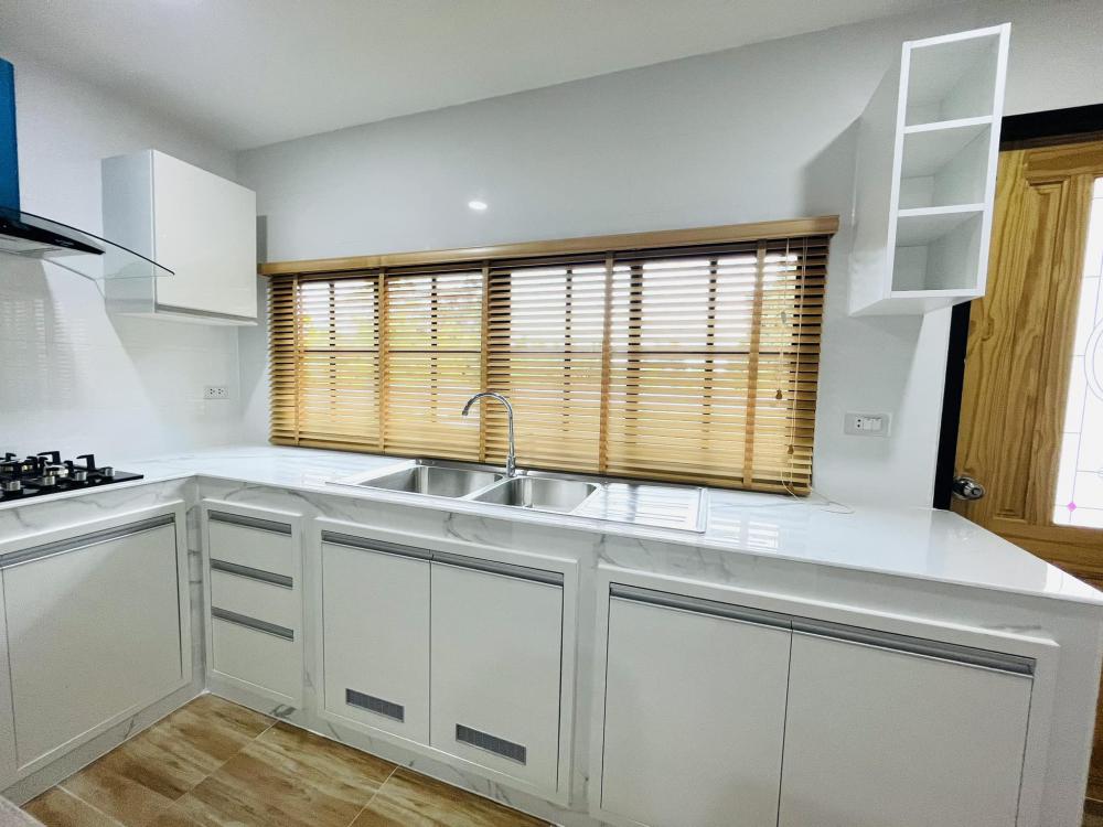 บ้านพักอาศัยสไลต์มินิมอลโทนขาว งบประมาณ 5.5 แสนบาท