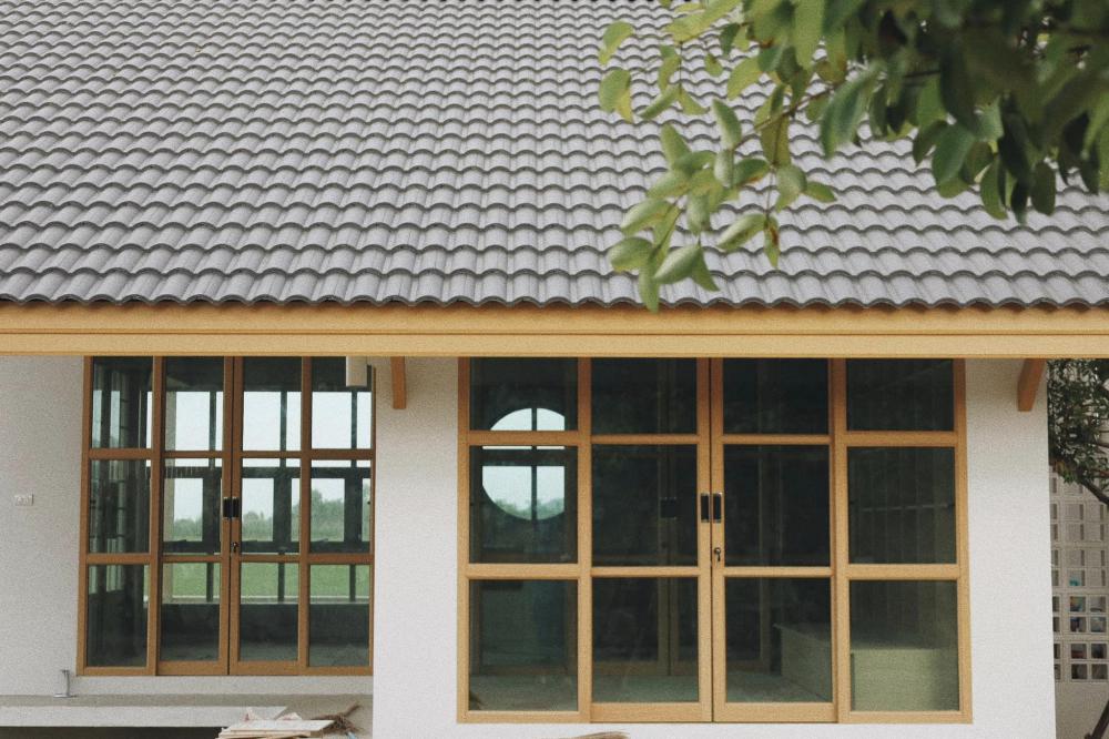 บ้าน และร้านกาแฟ ชั้นเดียว 2 หลัง