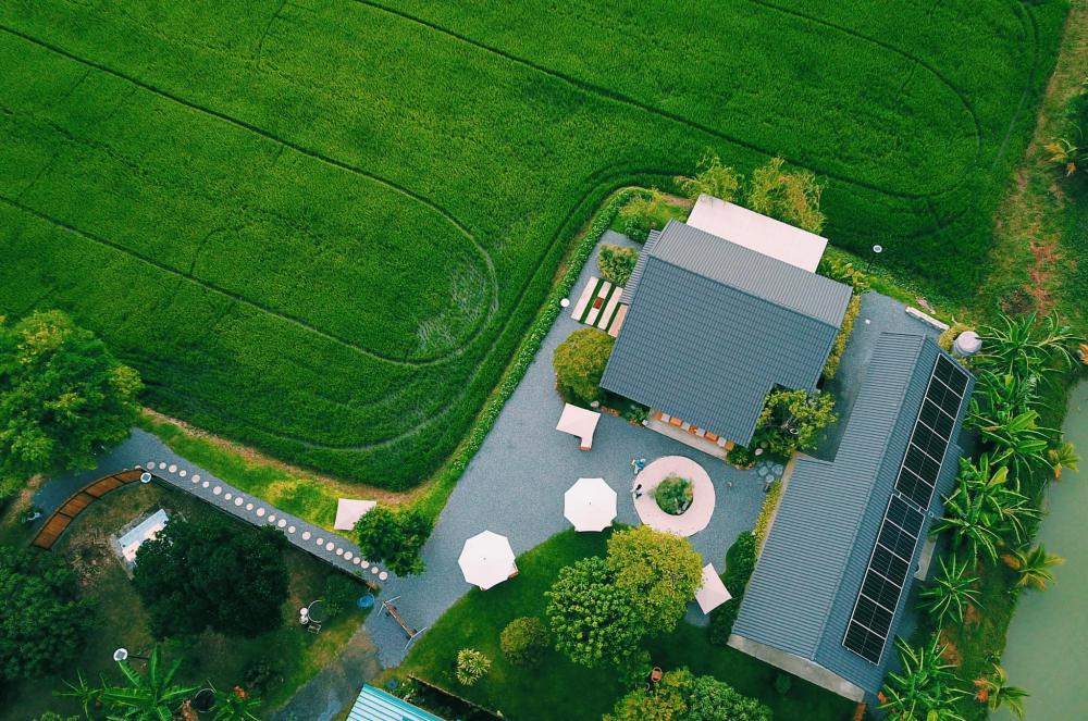 บ้าน และร้านกาแฟ ชั้นเดียว 2 หลัง