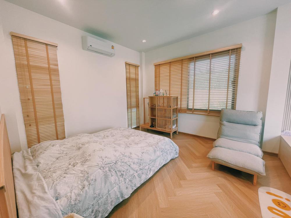 บ้าน และร้านกาแฟ ชั้นเดียว 2 หลัง