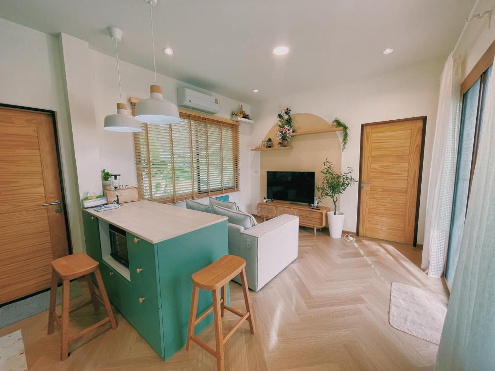 บ้าน และร้านกาแฟ ชั้นเดียว 2 หลัง