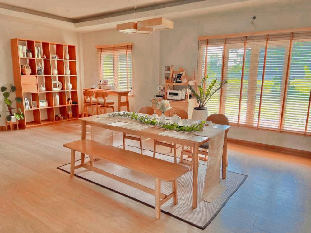 รีวิวบ้าน บ้านสองชั้นทรงปั้นหยา ภายในตกแต่งสไตล์มินิมอล