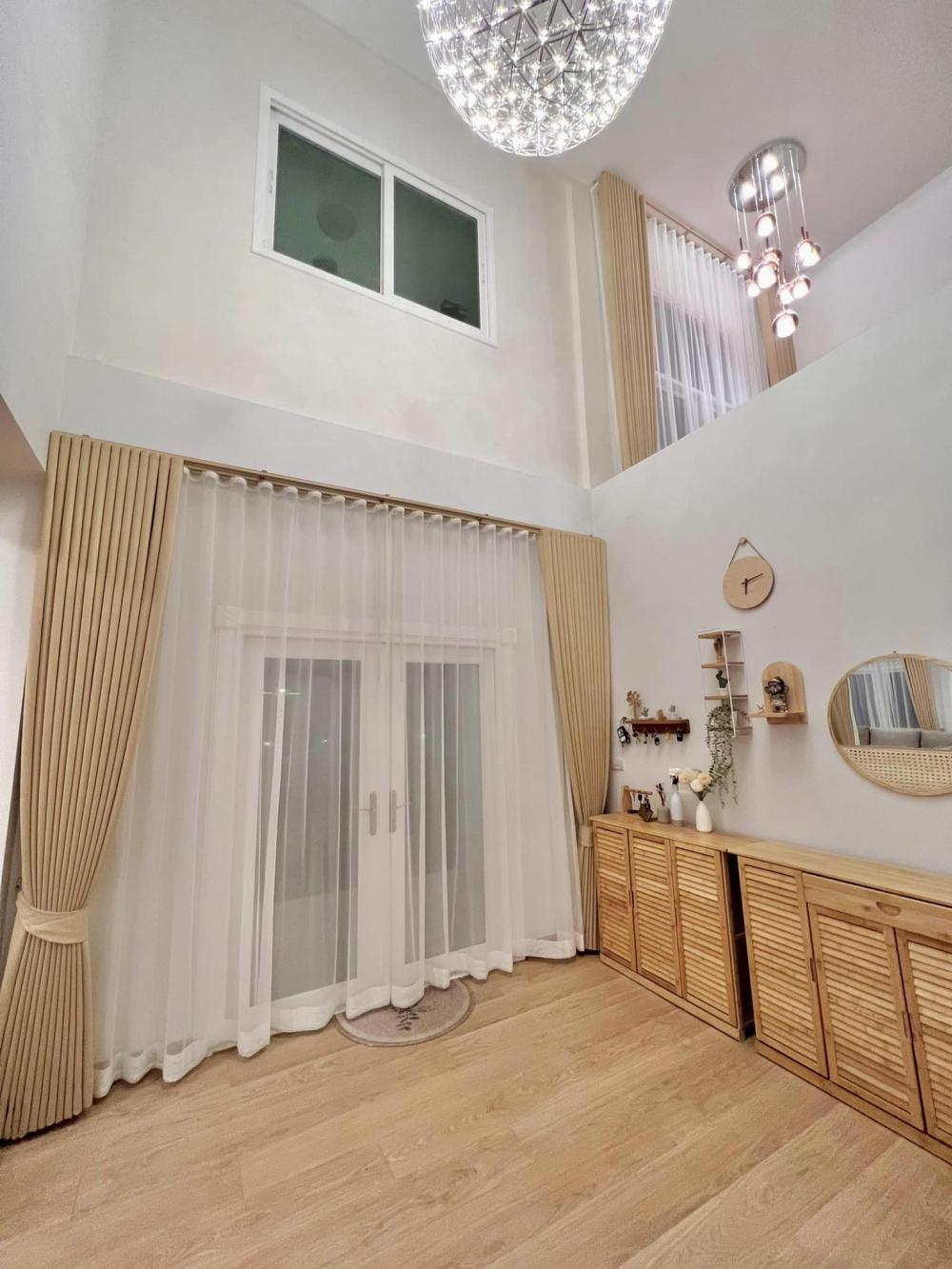 รีวิวบ้าน บ้านสองชั้นทรงปั้นหยา ภายในตกแต่งสไตล์มินิมอล