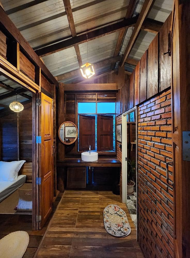 ไอเดียบ้านพักโครงไม้และบาร์ไม้ในบรรยากาศบนดอย ที่พักเรือนหอ ไว้เป็นไอเดียสร้างตากอากาศ รูปที่ 8