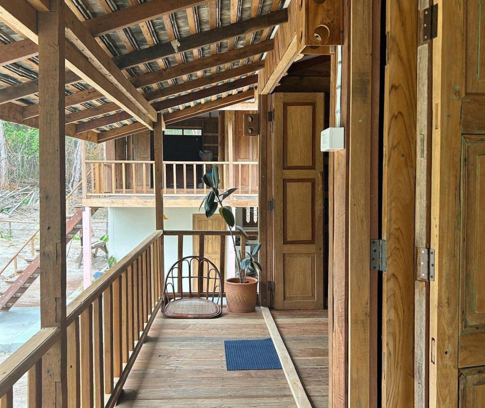 ไอเดียบ้านไม้สองชั้น ผสมผสานสมัยใหม่กับความเป็นชนบทที่อบอุ่น รูปที่ 6