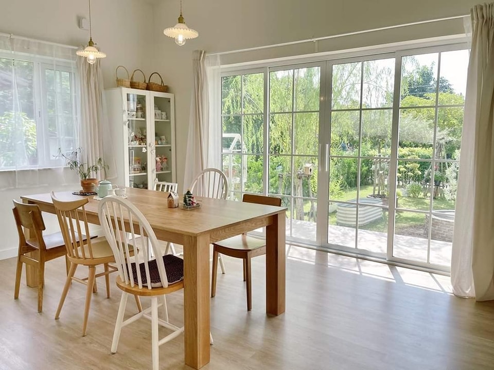 ไอเดียบ้านสวยพร้อมของแต่งในบ้านแบบมินิมอลโทนขาว และแต่งสวนรอบบ้าน รูปที่ 8