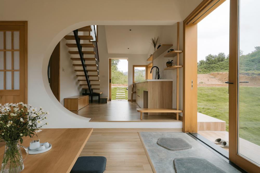 บ้านมินิมอลเนินเขา อบอุ่นน่าอยู่มาก โทนสีไม้มินิมอลมูจิ รูปที่ 16