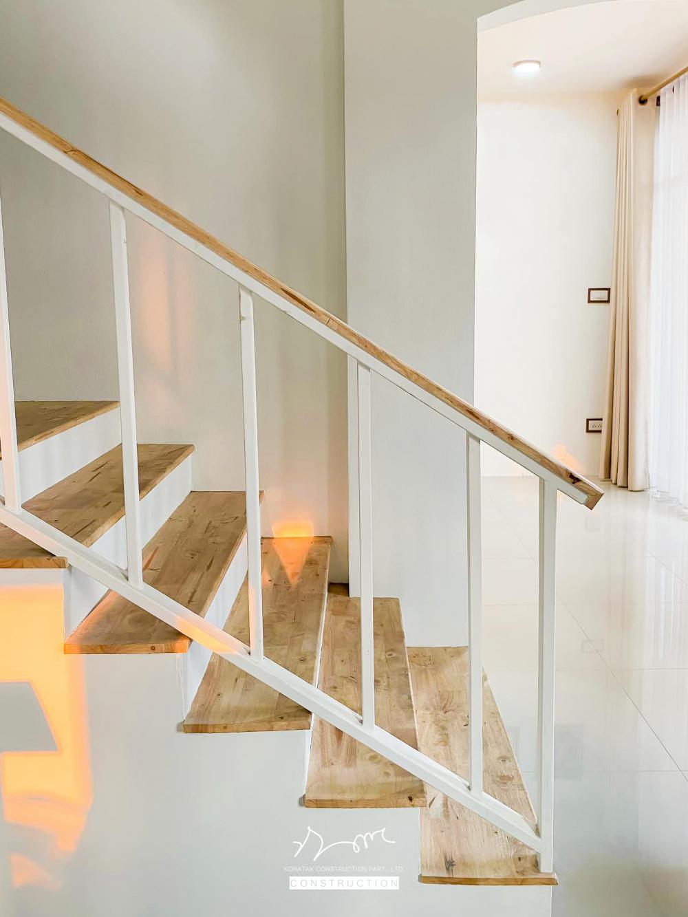 รีโนเวทปรับปรุงอาคารครึ่งปูนครึ่งไม้ชนบทให้กลายเป็นบ้านมินิมอล รูปที่ 11