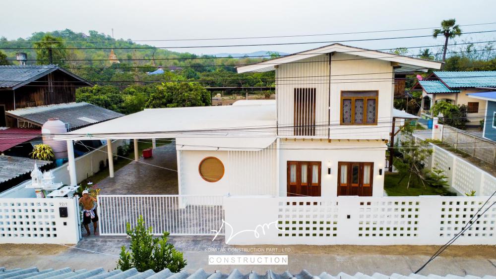 รีโนเวทปรับปรุงอาคารครึ่งปูนครึ่งไม้ชนบทให้กลายเป็นบ้านมินิมอล รูปที่ 3