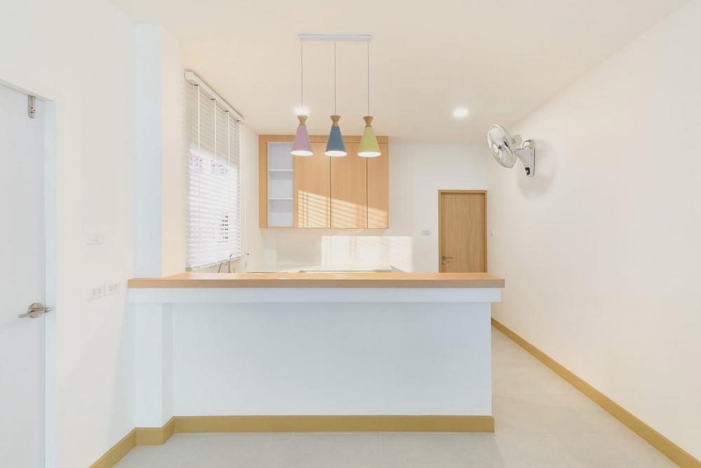 บ้านมินิมอลสองชั้น โทนขาวครีมสีไม้ รูปที่ 12