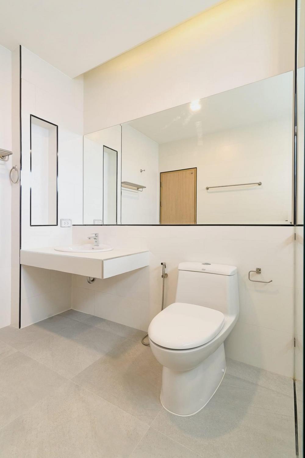 บ้านมินิมอลสองชั้น โทนขาวครีมสีไม้ รูปที่ 13