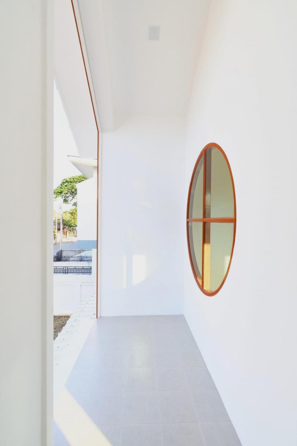 บ้านมินิมอลสองชั้น โทนขาวครีมสีไม้ รูปที่ 14