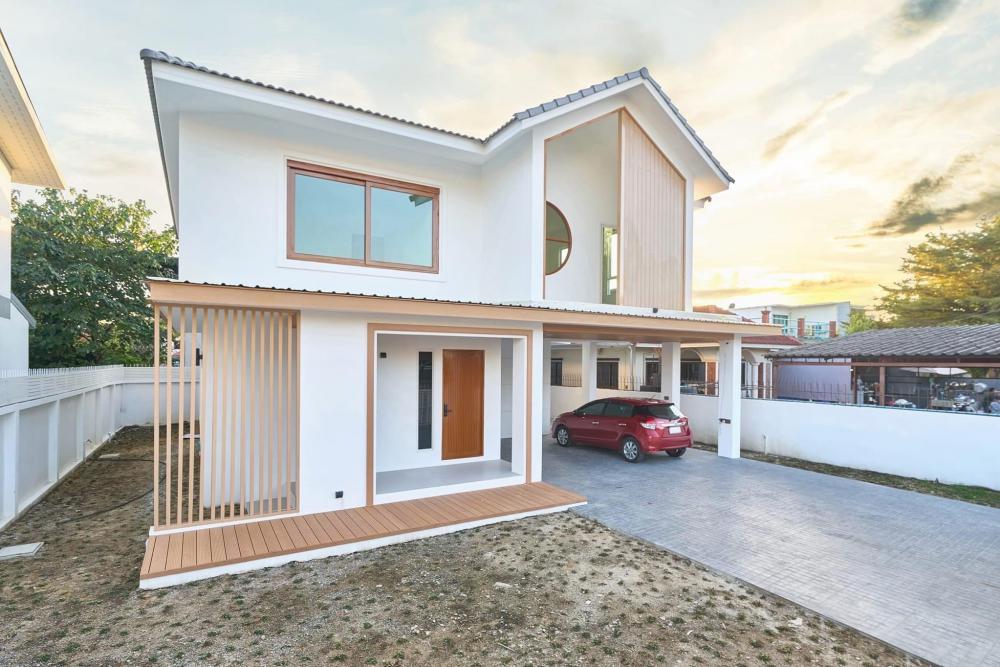 บ้านมินิมอลสองชั้น โทนขาวครีมสีไม้ รูปที่ 3