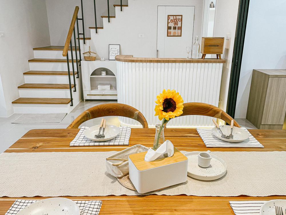 เเชร์ไอเดียแต่งบ้านโทนขาวไม้ ฉบับบ้านทาวน์โฮม รูปที่ 11