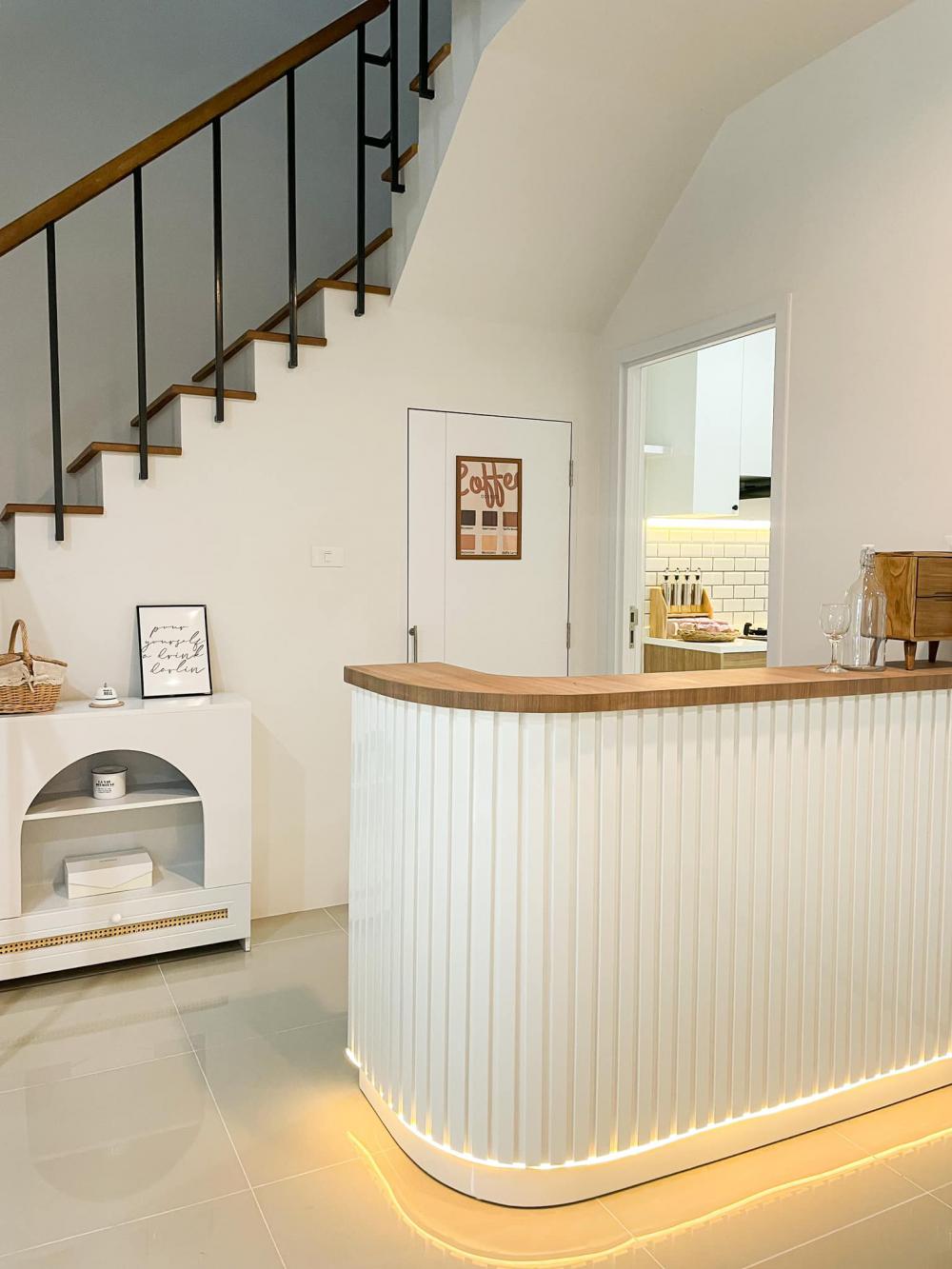 เเชร์ไอเดียแต่งบ้านโทนขาวไม้ ฉบับบ้านทาวน์โฮม รูปที่ 12