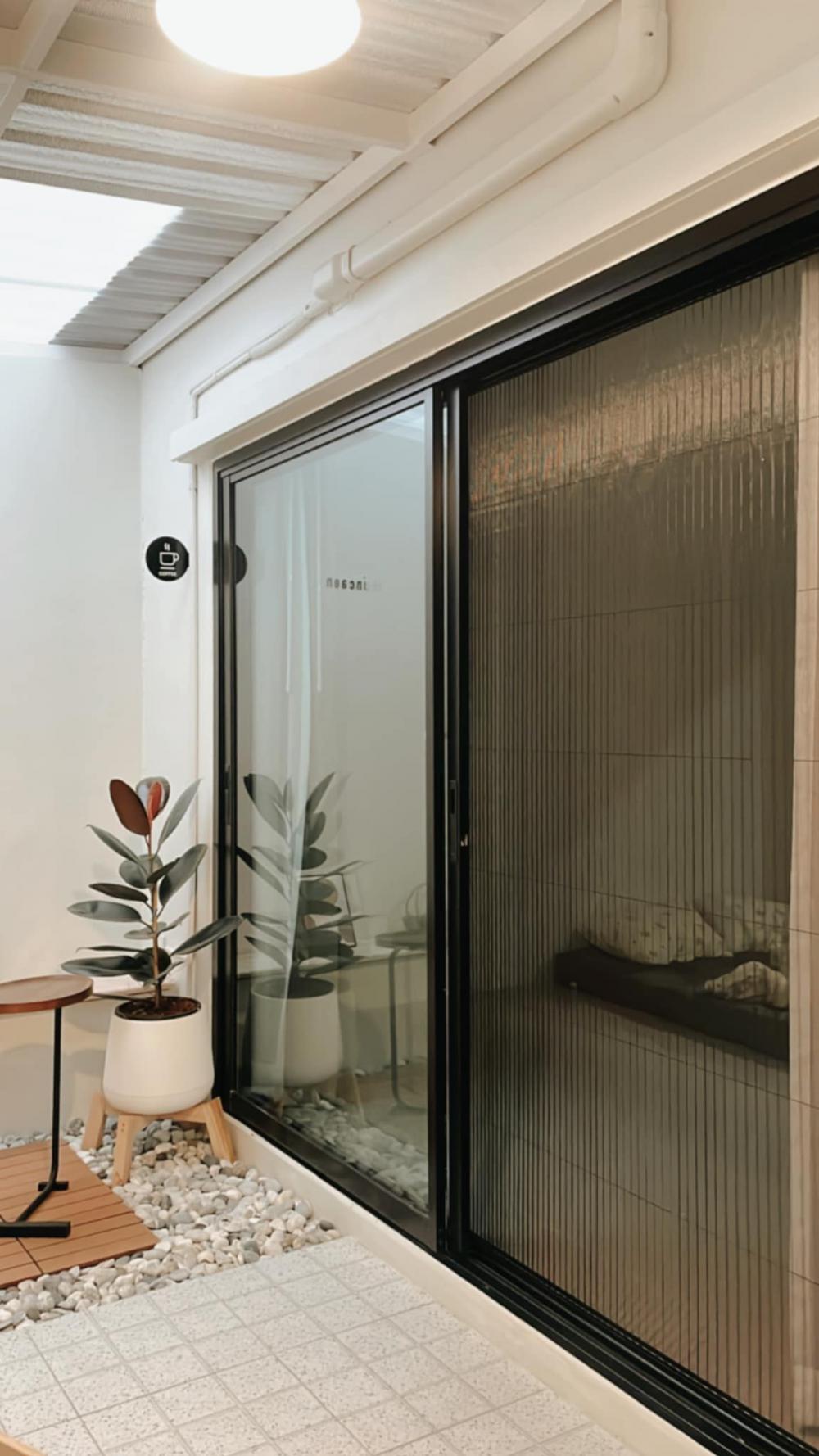 เเชร์ไอเดียแต่งบ้านโทนขาวไม้ ฉบับบ้านทาวน์โฮม รูปที่ 14