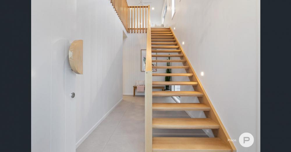 ไอเดียบ้านสวย 2 ชั้น โทนสีขาวละมุน รูปที่ 6