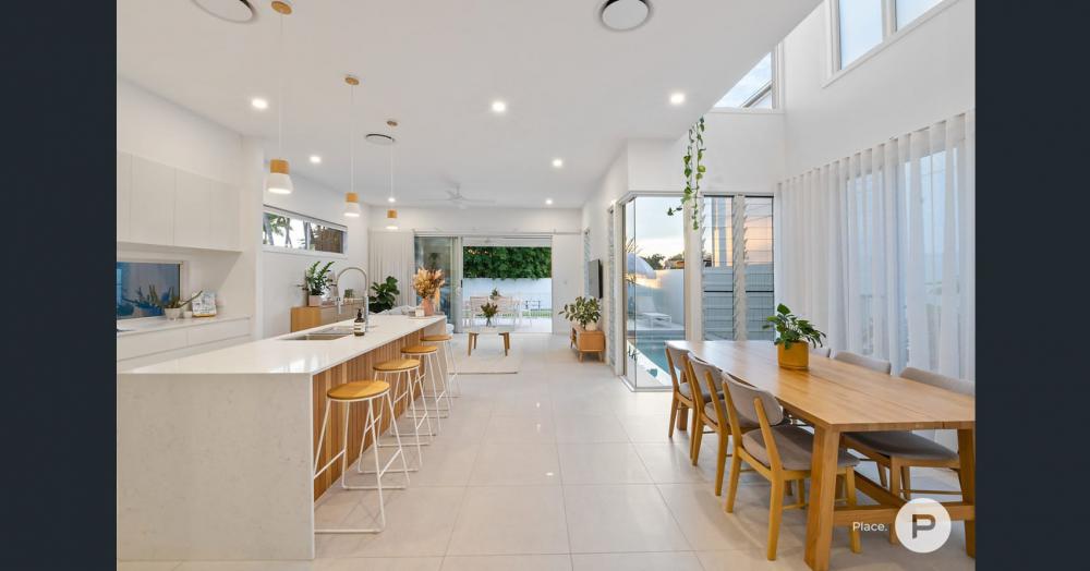 ไอเดียบ้านสวย 2 ชั้น โทนสีขาวละมุน รูปที่ 9