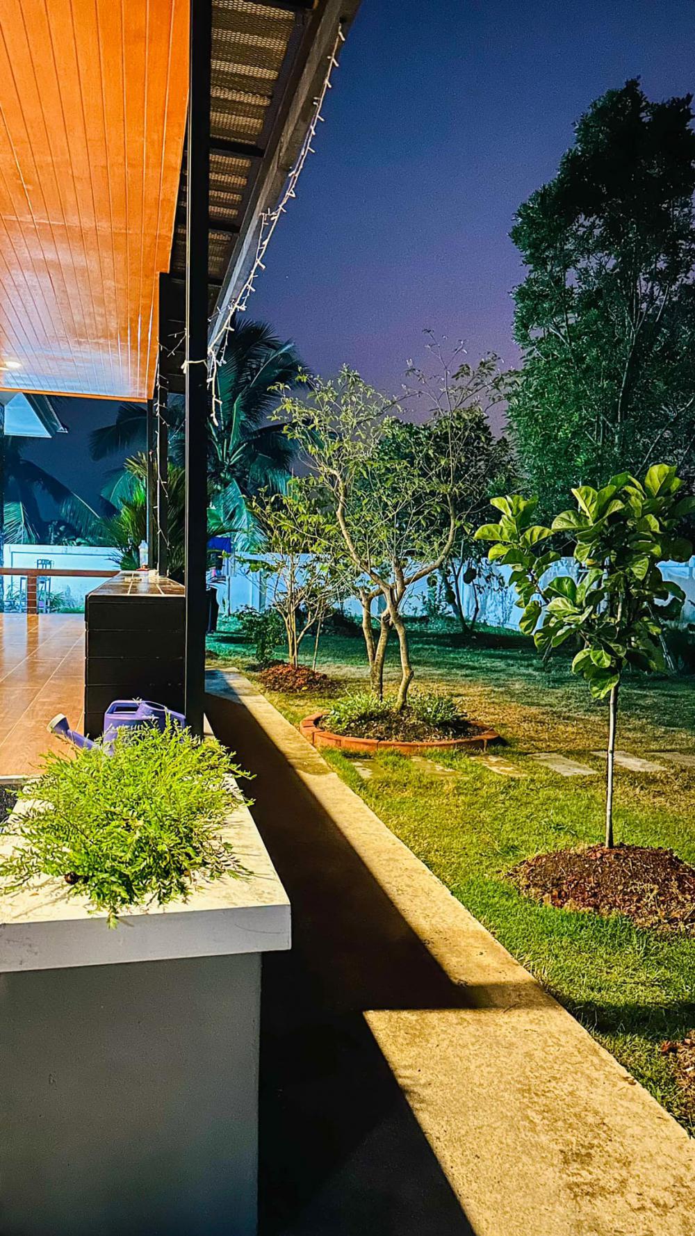 ไอเดียบ้านสไตล์ปั้นหยา เจ้าของสร้างมาแล้ว 3 ปี ให้ออกมาแบบ มินิมอลอเมซอน รูปที่ 10