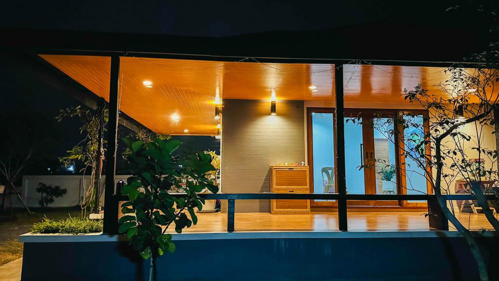 ไอเดียบ้านสไตล์ปั้นหยา เจ้าของสร้างมาแล้ว 3 ปี ให้ออกมาแบบ มินิมอลอเมซอน รูปที่ 12