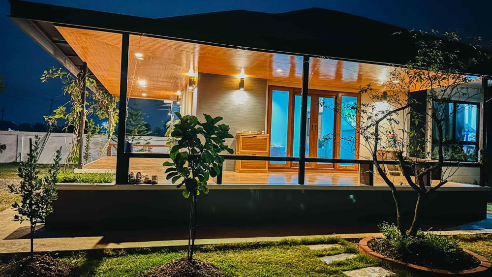 ไอเดียบ้านสไตล์ปั้นหยา เจ้าของสร้างมาแล้ว 3 ปี ให้ออกมาแบบ มินิมอลอเมซอน รูปที่ 14