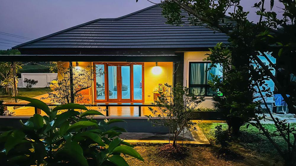 ไอเดียบ้านสไตล์ปั้นหยา เจ้าของสร้างมาแล้ว 3 ปี ให้ออกมาแบบ มินิมอลอเมซอน รูปที่ 3