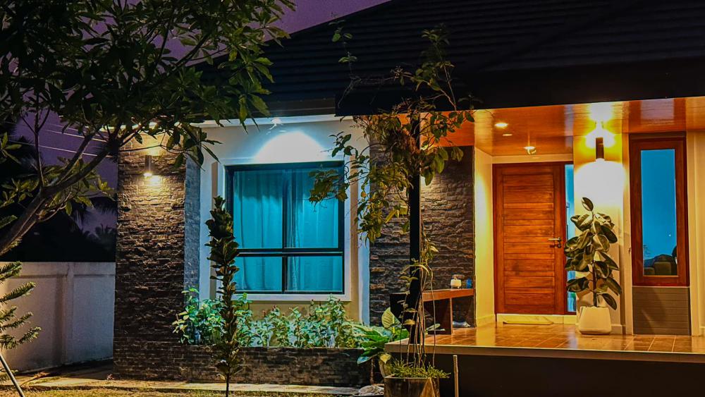 ไอเดียบ้านสไตล์ปั้นหยา เจ้าของสร้างมาแล้ว 3 ปี ให้ออกมาแบบ มินิมอลอเมซอน รูปที่ 5