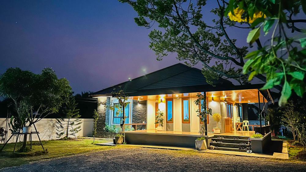 ไอเดียบ้านสไตล์ปั้นหยา เจ้าของสร้างมาแล้ว 3 ปี ให้ออกมาแบบ มินิมอลอเมซอน รูปที่ 9