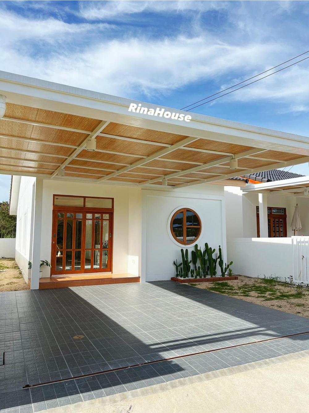 บ้านมินิมอลขนาดเล็ก ภายในมินิมอลน่าอยู่ น่ารักมาก และมีที่จอดรถด้านหน้า รูปที่ 3