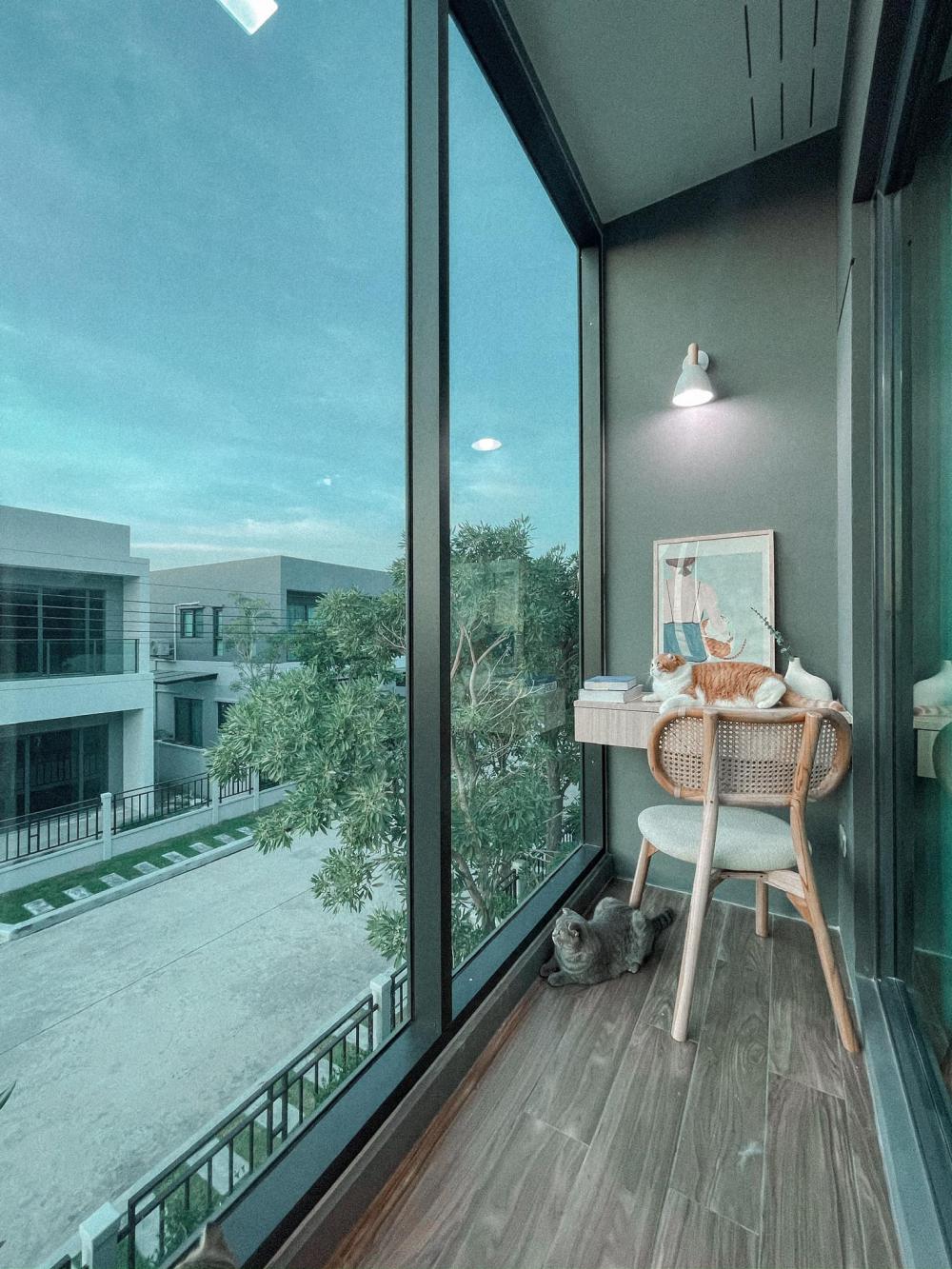 ไอเดียบ้านสไตล์มินิมอลตกแต่งภายในมินิมอล มีแมว อบอุ่น น่าอยู่ รูปที่ 22