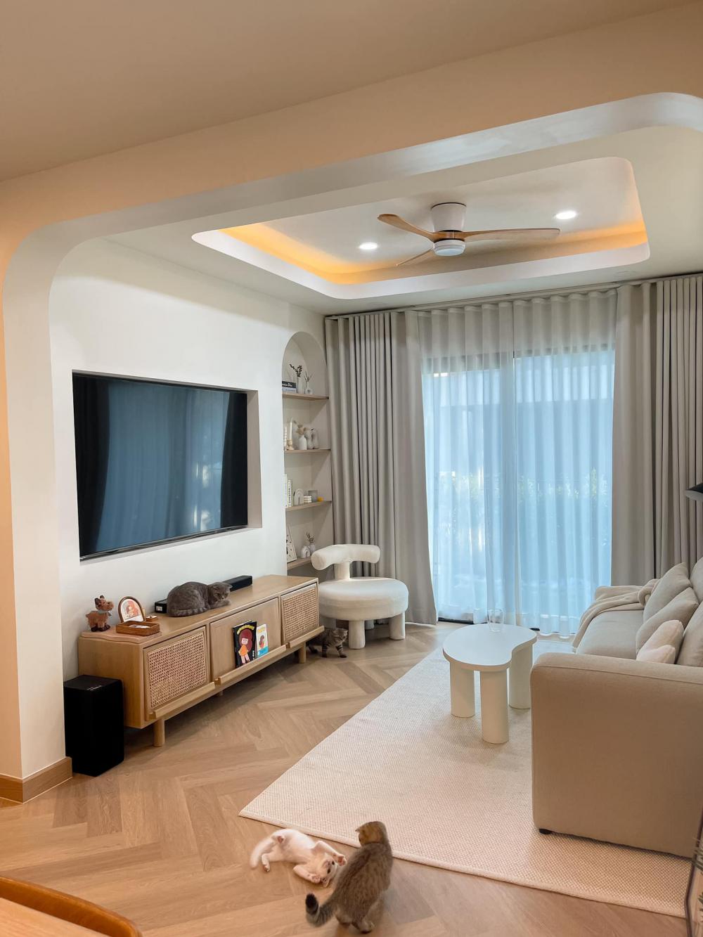 ไอเดียบ้านสไตล์มินิมอลตกแต่งภายในมินิมอล มีแมว อบอุ่น น่าอยู่ รูปที่ 30