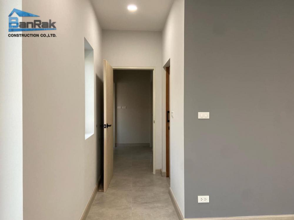 บ้านพักอาศัย 3 ห้องนอน 3 ห้องน้ำ ห้องแต่งตัว โถงรับแขก-พักผ่อน ห้องเอนกประสงค์ ห้องครัว-อาหาร ห้องระบบไฟฟ้า ระเบียงพักผ่อน รูปที่ 13