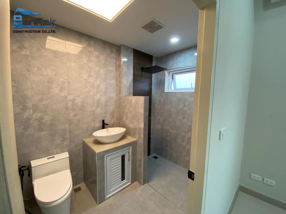 บ้านพักอาศัย 3 ห้องนอน 3 ห้องน้ำ ห้องแต่งตัว โถงรับแขก-พักผ่อน ห้องเอนกประสงค์ ห้องครัว-อาหาร ห้องระบบไฟฟ้า ระเบียงพักผ่อน รูปที่ 16