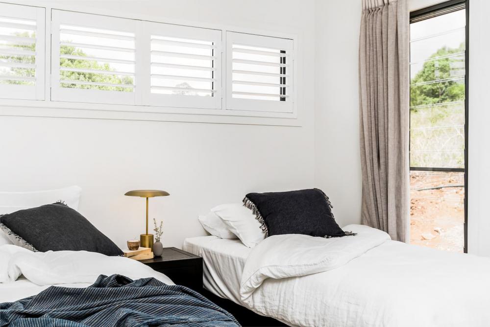 บ้านยกพื้นสไตล์โมเดิร์นมีเครื่องอำนวยความสะดวกครบครันสำหรับใช้เป็นไอเดียแต่งบ้าน รูปที่ 11