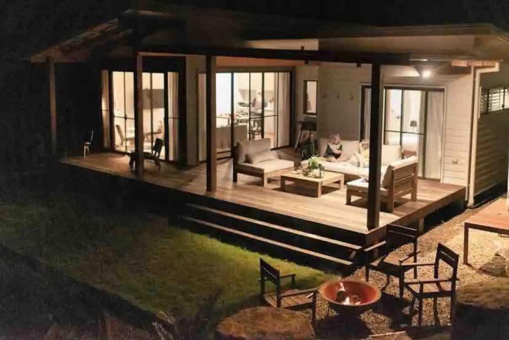 บ้านยกพื้นสไตล์โมเดิร์นมีเครื่องอำนวยความสะดวกครบครันสำหรับใช้เป็นไอเดียแต่งบ้าน รูปที่ 15