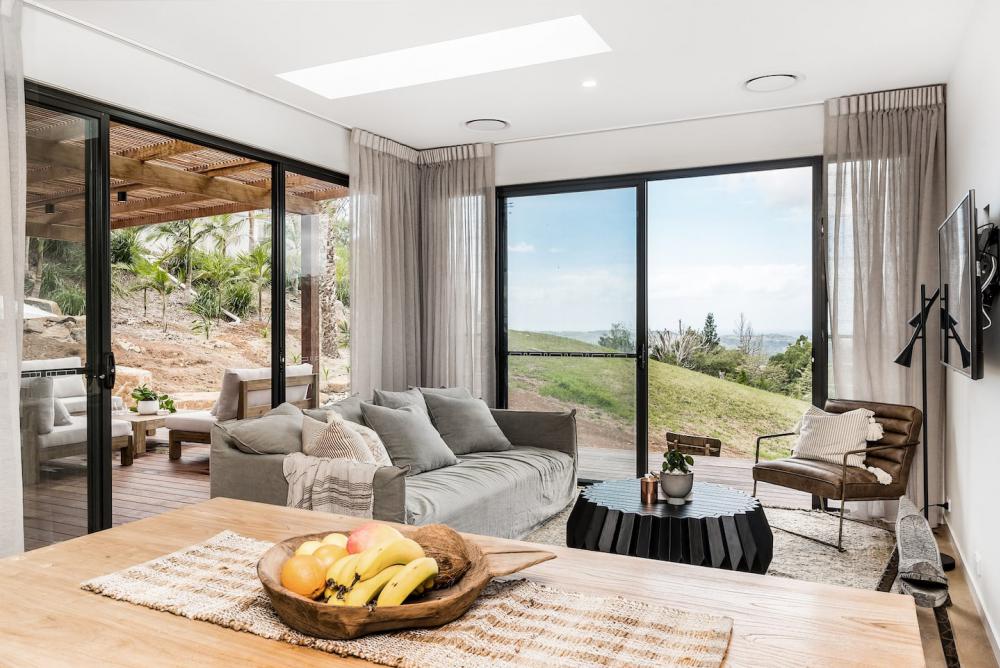 บ้านยกพื้นสไตล์โมเดิร์นมีเครื่องอำนวยความสะดวกครบครันสำหรับใช้เป็นไอเดียแต่งบ้าน รูปที่ 5