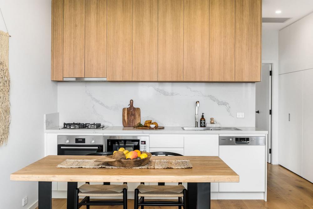 บ้านยกพื้นสไตล์โมเดิร์นมีเครื่องอำนวยความสะดวกครบครันสำหรับใช้เป็นไอเดียแต่งบ้าน รูปที่ 6