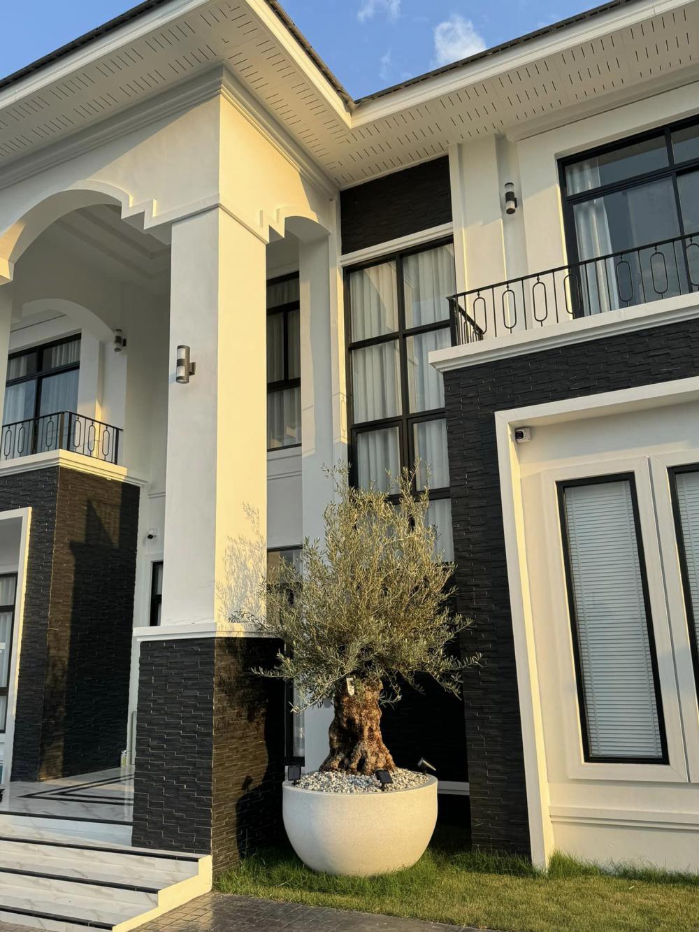 รีวิวบ้านขาวดำเทา บ้านสองชั้นแบบบ้านคอนเทมโพรารี่ รูปที่ 4