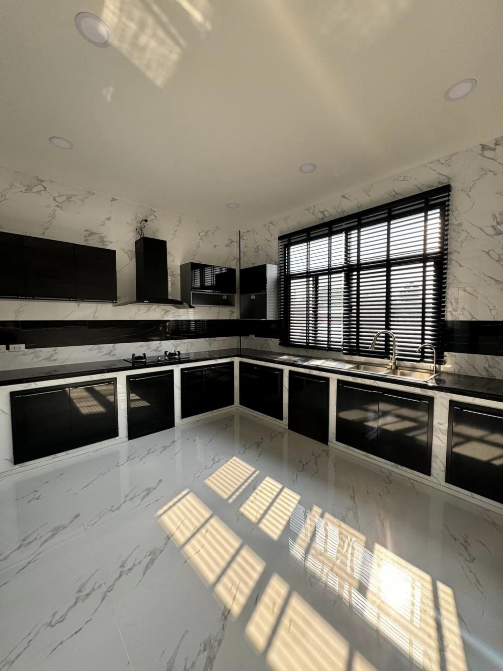 รีวิวบ้านขาวดำเทา บ้านสองชั้นแบบบ้านคอนเทมโพรารี่ รูปที่ 30