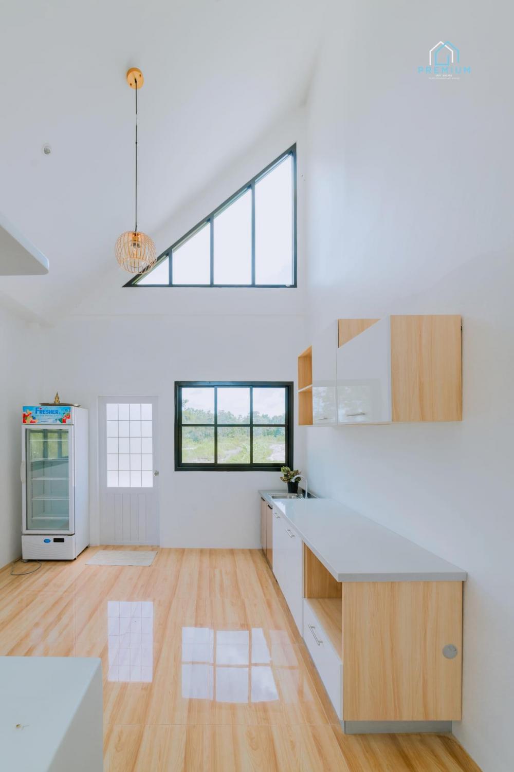 บ้านชั้นเดียวสไตล์นอร์ดิกมินิมอล 2 ห้องนอน 2 ห้องน้ำ แถบสีน้ำเงินสีตัดได้สวยงาม ภายในมินิมอลอบอุ่น รูปที่ 10