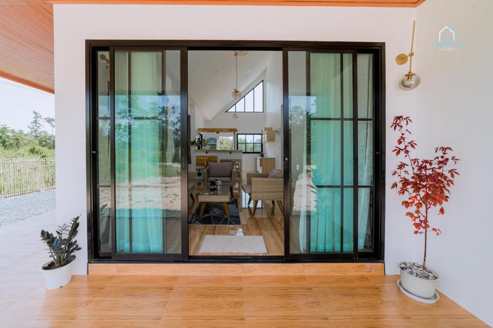 บ้านชั้นเดียวสไตล์นอร์ดิกมินิมอล 2 ห้องนอน 2 ห้องน้ำ แถบสีน้ำเงินสีตัดได้สวยงาม ภายในมินิมอลอบอุ่น รูปที่ 6