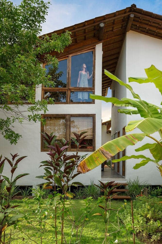 บ้านปูนผสมไม้สมัยใหม่ โชว์ไม้และยกพื้นสูง รูปที่ 4