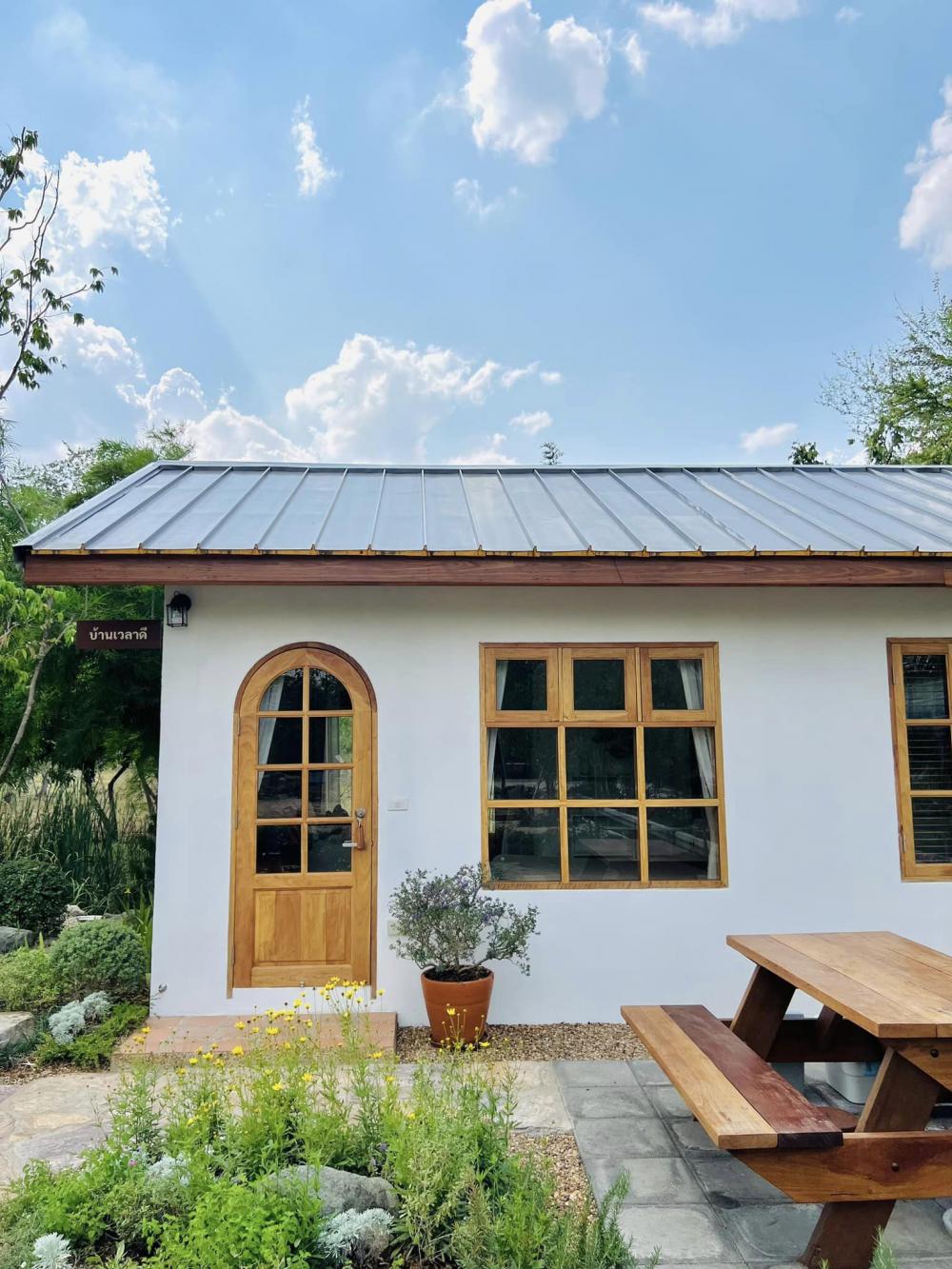 ไอเดียบ้านญี่ปุ่นขนาดเล็ก สวนดอกไม้สนามหญ้า มีลำธารไหลผ่าน บ้านสวนเวลาเขาใหญ่ รูปที่ 14