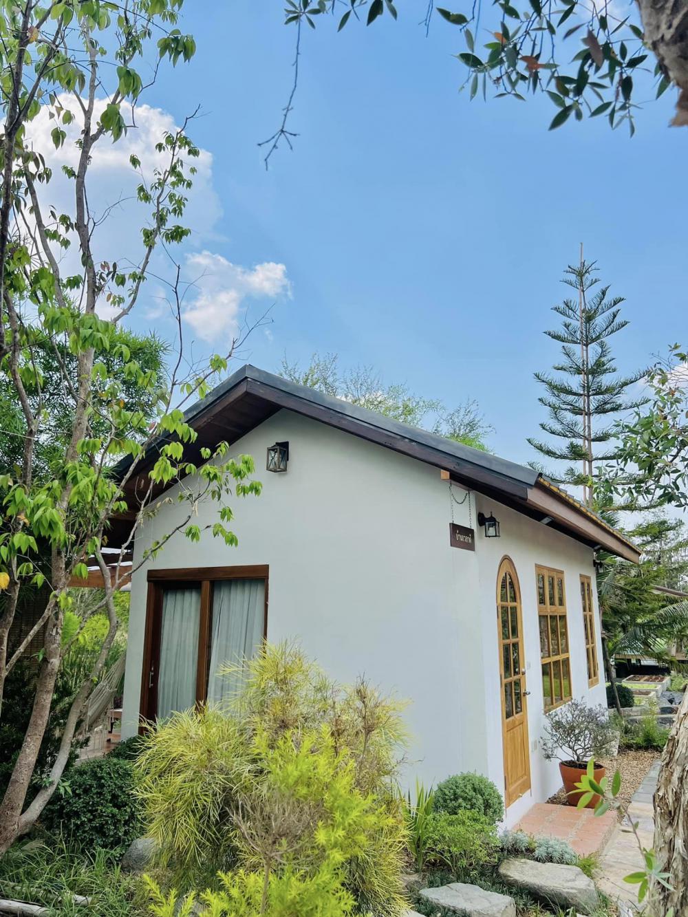 ไอเดียบ้านญี่ปุ่นขนาดเล็ก สวนดอกไม้สนามหญ้า มีลำธารไหลผ่าน บ้านสวนเวลาเขาใหญ่ รูปที่ 22