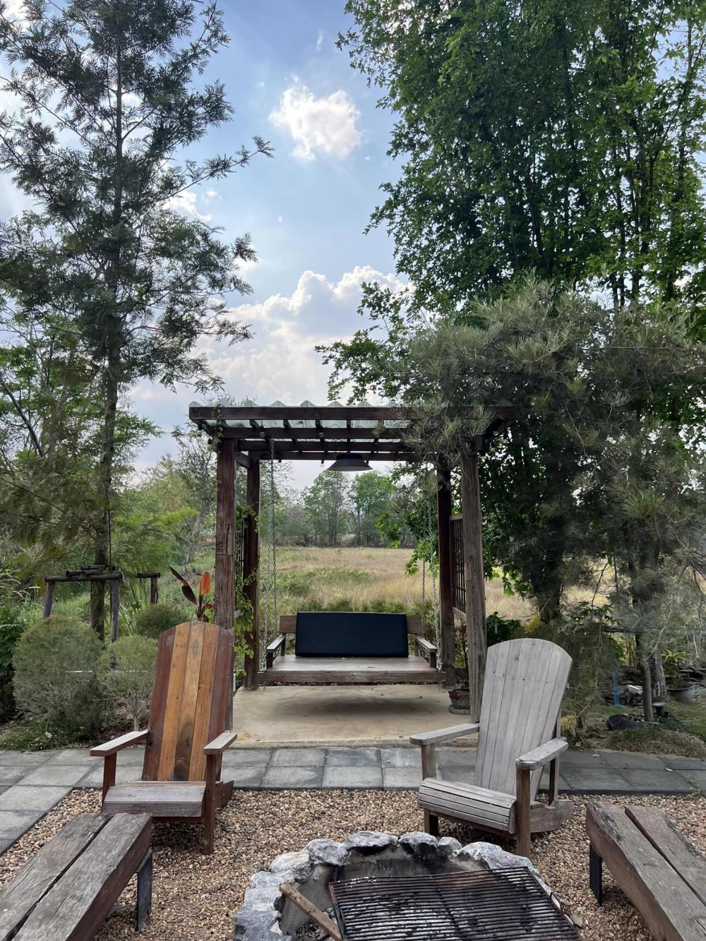 ไอเดียบ้านญี่ปุ่นขนาดเล็ก สวนดอกไม้สนามหญ้า มีลำธารไหลผ่าน บ้านสวนเวลาเขาใหญ่ รูปที่ 29