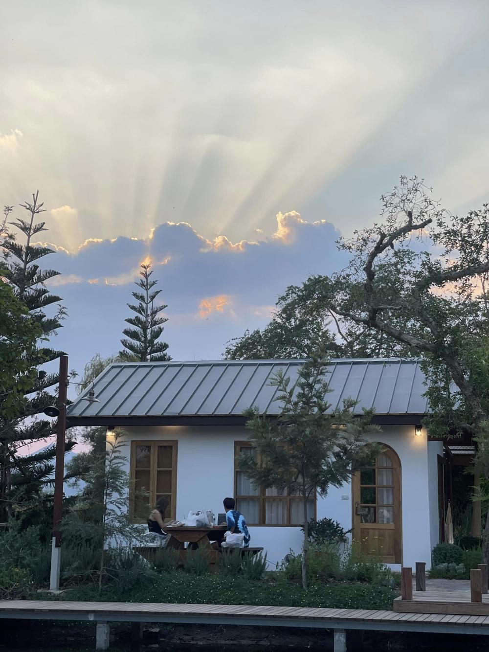 ไอเดียบ้านญี่ปุ่นขนาดเล็ก สวนดอกไม้สนามหญ้า มีลำธารไหลผ่าน บ้านสวนเวลาเขาใหญ่ รูปที่ 5