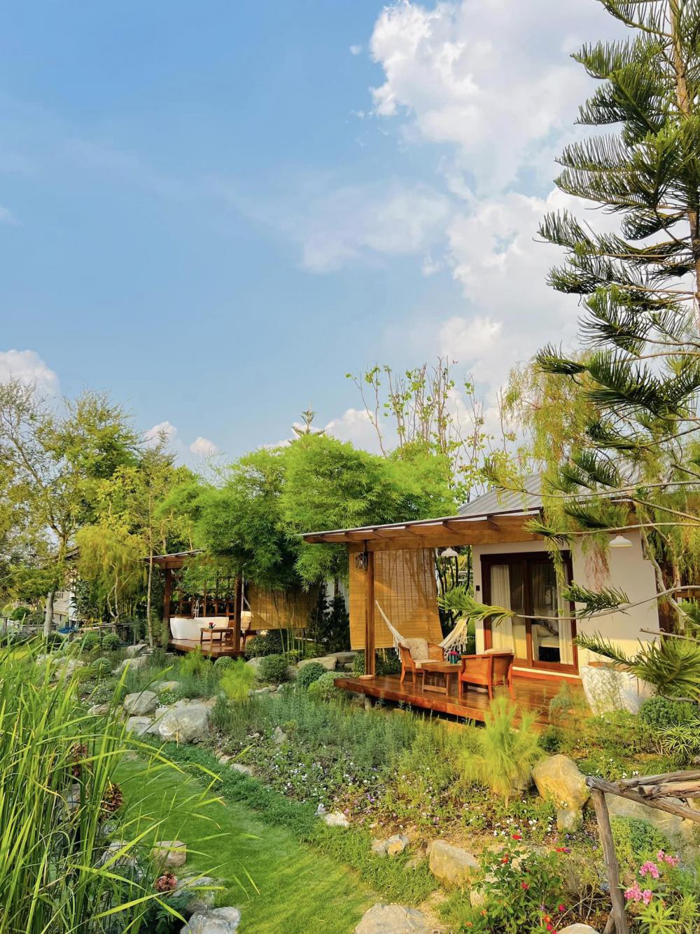 ไอเดียบ้านญี่ปุ่นขนาดเล็ก สวนดอกไม้สนามหญ้า มีลำธารไหลผ่าน บ้านสวนเวลาเขาใหญ่ รูปที่ 35